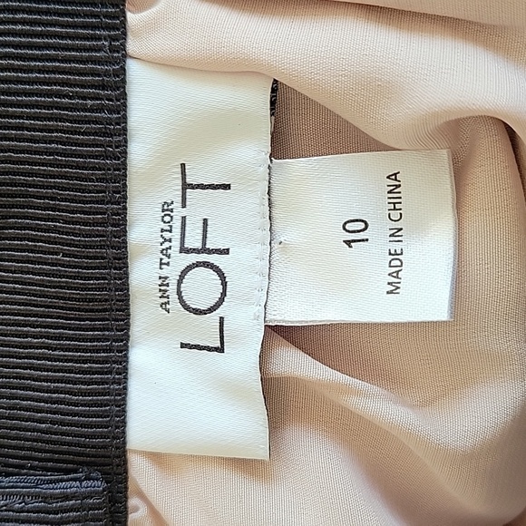 LOFT Ann Taylor size 10 pink lace mini skirt with black waist - Picture 3 of 5